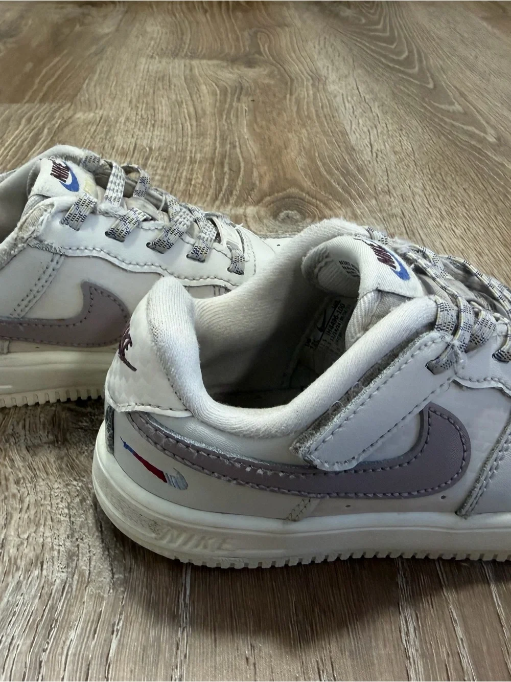 Nike Kids White and Light Gray Low-Top Sneakers with Purple Logo